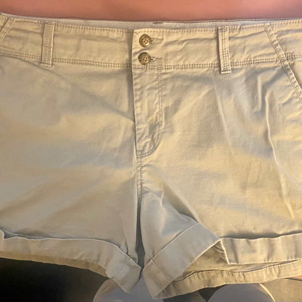 ☀️Old Navy 3.5” khaki short🌴
